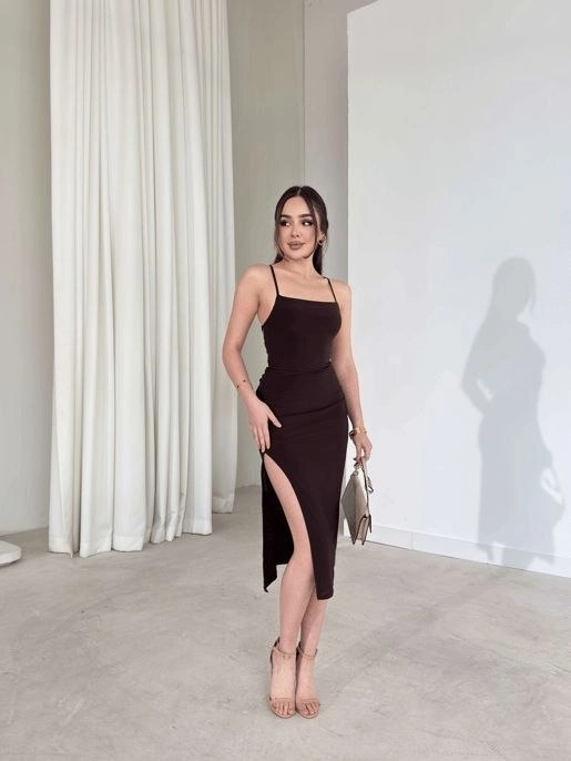 Kadın İp Askılı Sırt Dekolteli Bağlama Detaylı Yırtmaçlı Midi Elbise - Kahverengi