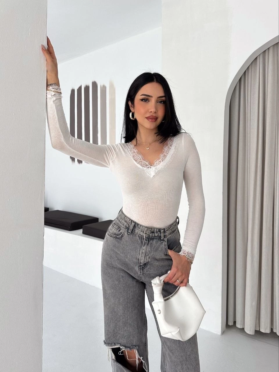 Kadın Dantel Detaylı V Yaka Arkası V Yaka Kaşmir Dokulu Uzun Kollu Bluz - Beyaz 3