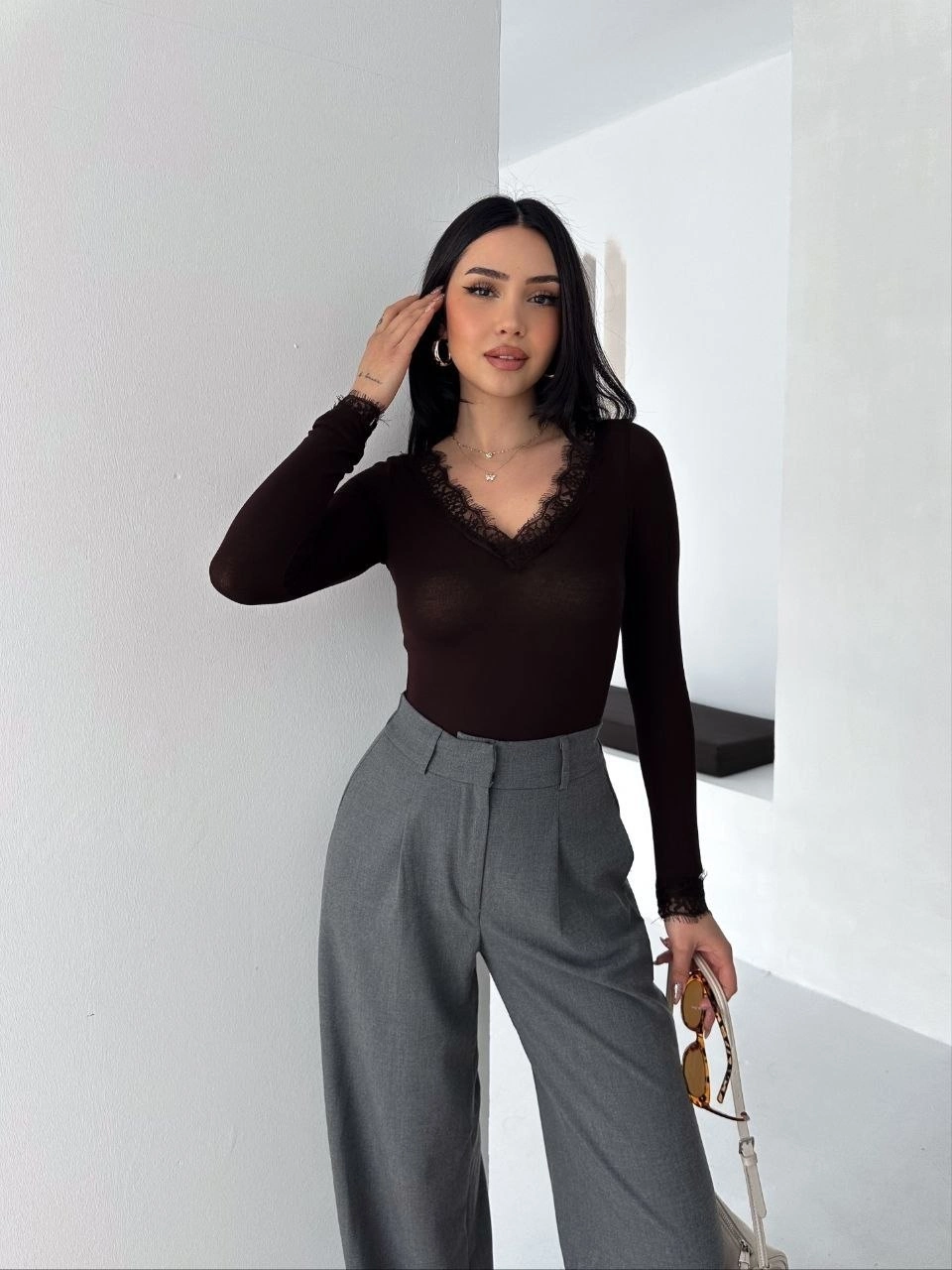 Kadın Dantel Detaylı V Yaka Arkası V Yaka Kaşmir Dokulu Uzun Kollu Bluz - Vişne Çürüğü 2