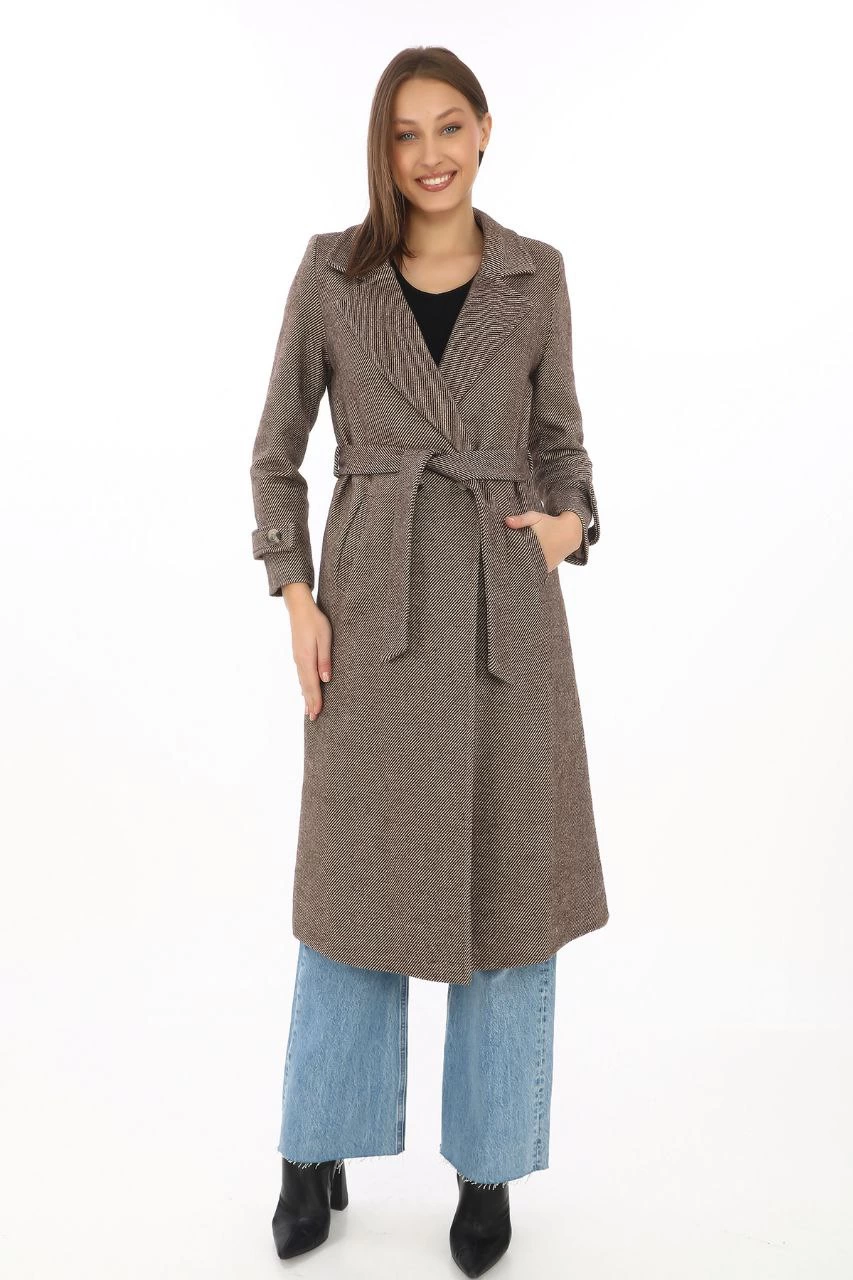 Kadın Balık Sırtı Kaşe Kaban – Uzun Boy Kruvaze Yaka Kuşaklı Astarlı Kışlık Tesettür Kaban, Yünlü Dokuma Kaşmir Kumaş, Cepli Rahat Oversize Kalıp Şık Modern Kaban Mont Modeli (Günlük ve Özel Gün Kombinlerine Uygun) - Vizon