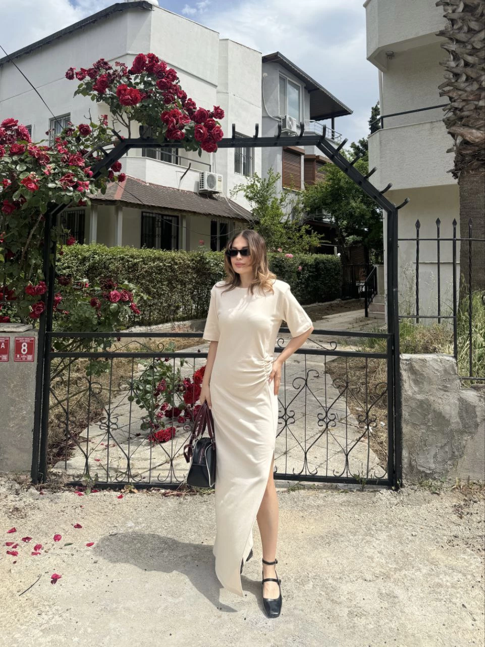 Kadın Kısa Kollu Uzun Yandan Yırtmaçlı Elbise - Bej