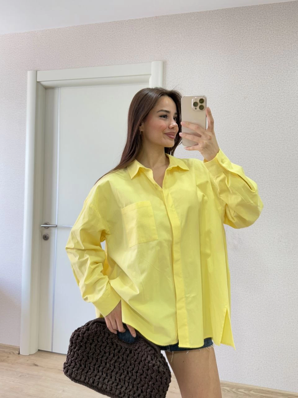 Poplin Kadın Yakalı Yandan Yırtmaçlı Arka Pens Detaylı Gömlek - Sarı