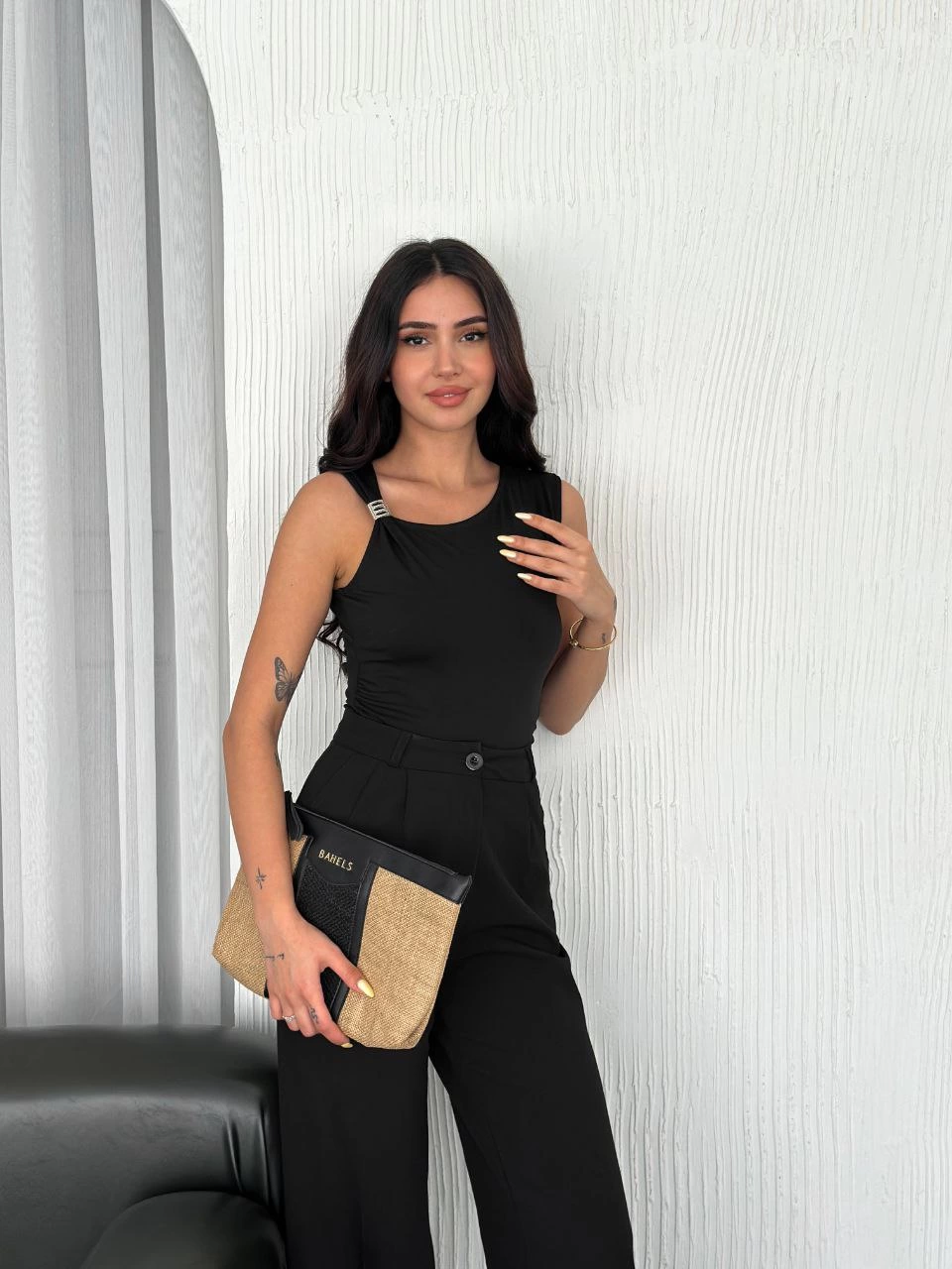 Osy Modal Yumuşak Dokulu Kumaş Bisiklet Yaka Kadın Sıfır Kol Bluz Omuz Toka Aksesuar Detaylı - Siyah