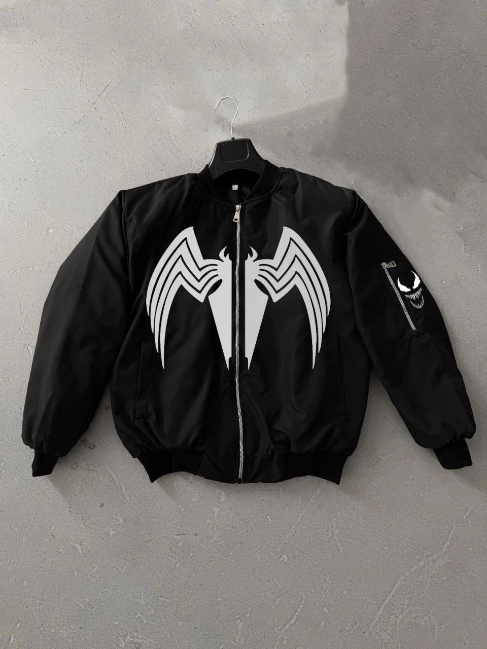 Venom Örümcek Desenli Erkek Mont – Siyah Bomber Ceket, Fermuarlı, Kol Fermuarlı Cep Detaylı, Günlük ve Sokak Modası İçin Uygun - Siyah