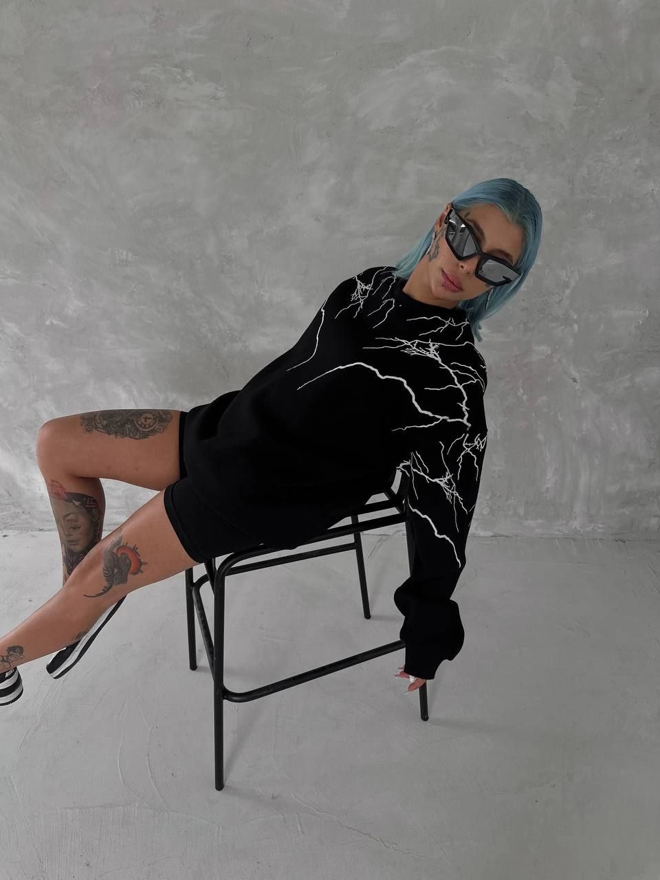 Kadın Yıldırım Baskılı Bisiklet Yaka SweatShirt - Siyah