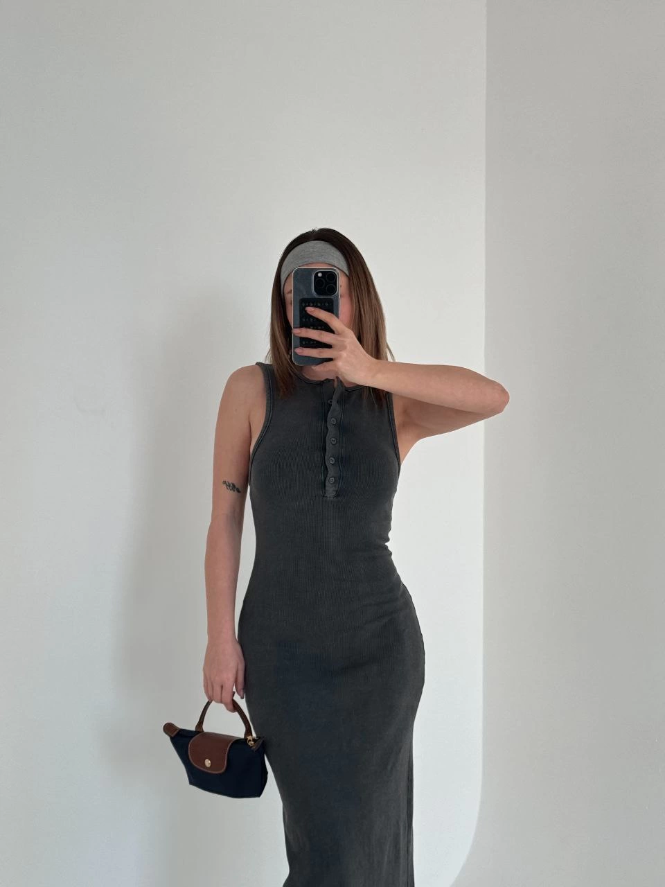 Yırtmaç Detaylı Kolsuz Düğmeli Yıkamalı Uzun Elbise - Antrasit