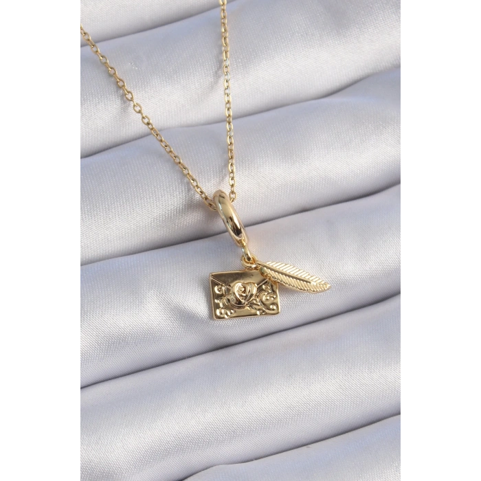 316l Çelik Gold Renk Kalp Detay Mektup Figür Charm Model Kadın Kolye