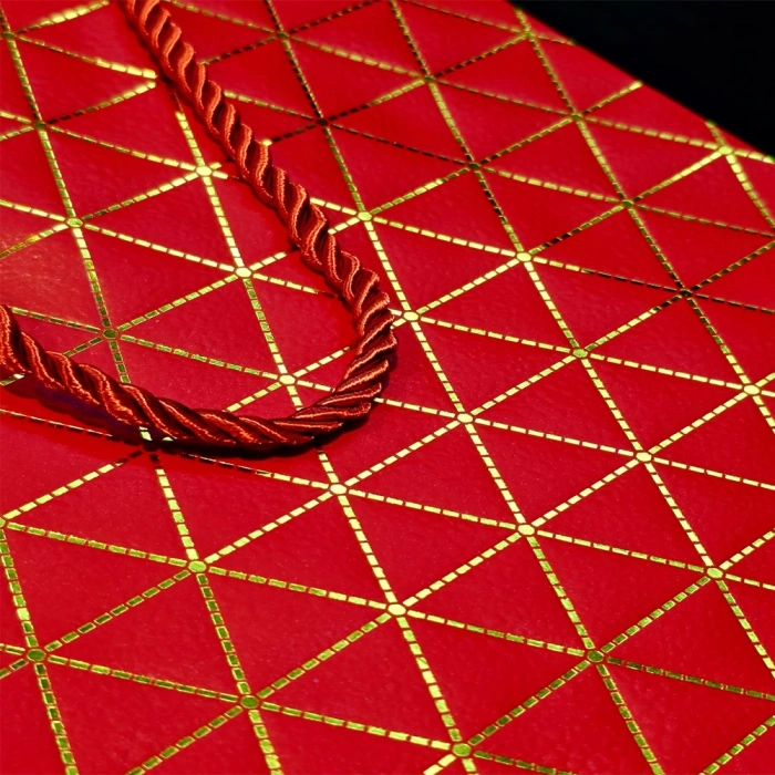 Kırmızı Geometrik Desenli Mini Boy Karton Hediye Çantası