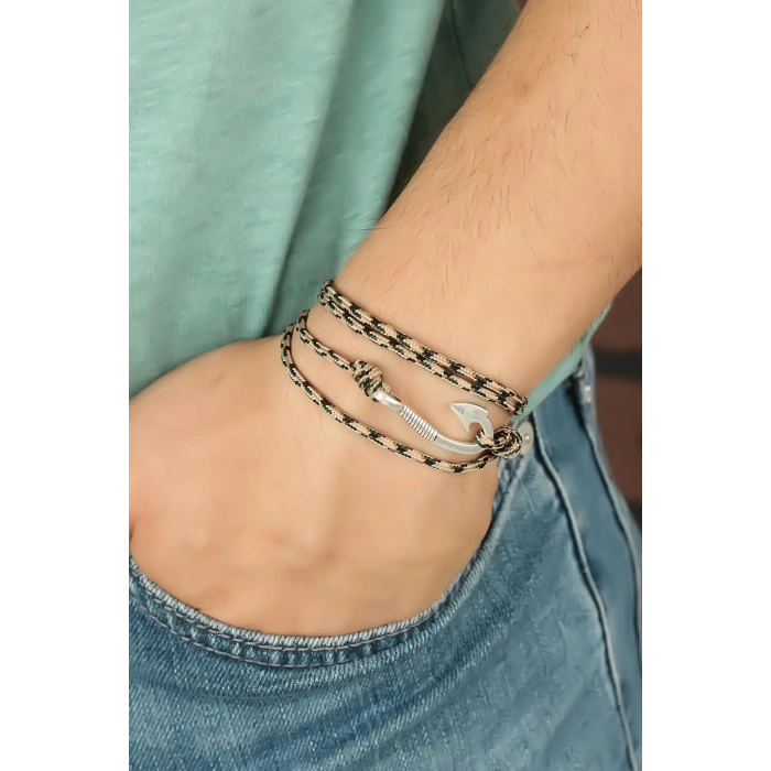 Krem Renk Çizgi Desenli Metal Kancalı Erkek Bileklik