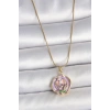 316L Çelik Gold Renk Zincir Mor Renkli Çiçek İşlemeli İnci Detay Portre Model Kadın Kolye