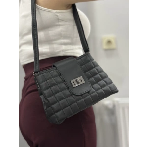 Kapaklı kapitone siyah cilt çanta