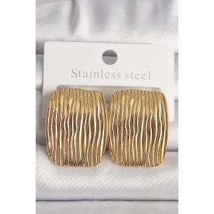 Pirinç Gold Renk İşlemeli Kare Plaka Model Kadın Küpe