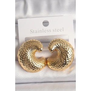 Pirinç Gold Renk Yılan Sırtı İşlemeli Yarım Halka Model Kadın Küpe