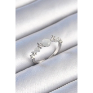 Pirinç Gümüş Renk Zirkon Taşlı Yıldız Detay Beyaz Mineli Kadın Yüzük