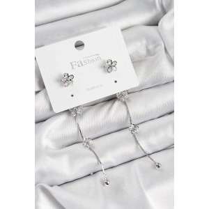 Pirinç Zirkon Taşlı Sallantılı Çiçek Model Gümüş Renk 925 Ayar Gümüş Çivi Kadın Küpe