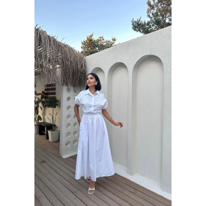 Beyaz Nakışlı İşlemeli Elbise