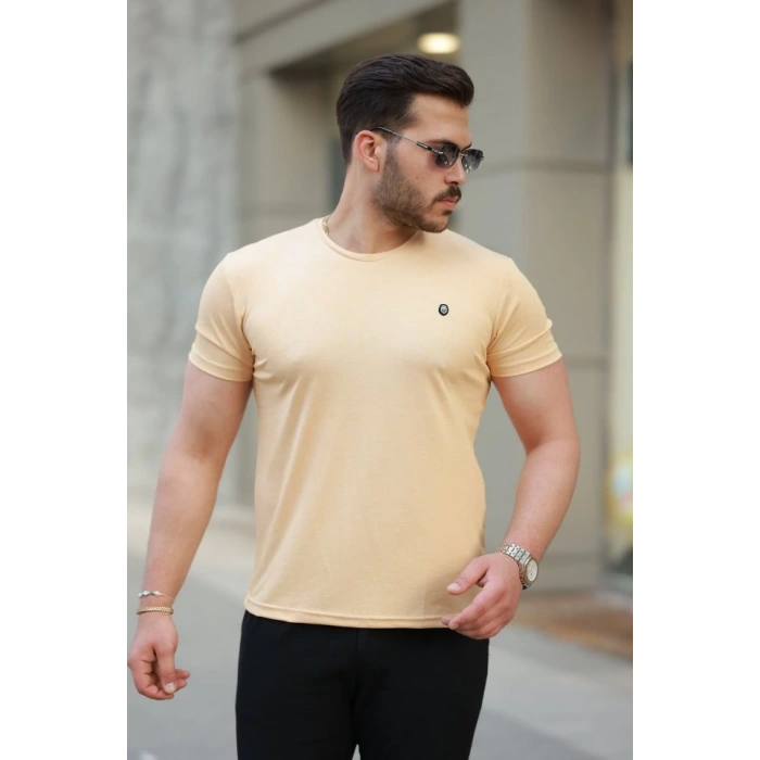 Erkek Bisiklet Yaka Arma Detaylı Basic Kısa Kollu Tişört