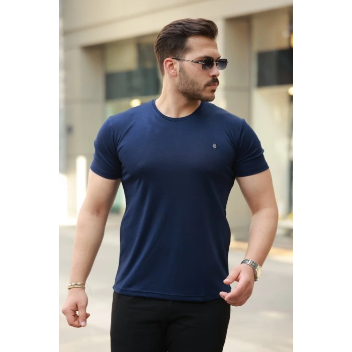 Erkek Bisiklet Yaka Arma Detaylı Basic Kısa Kollu Tişört