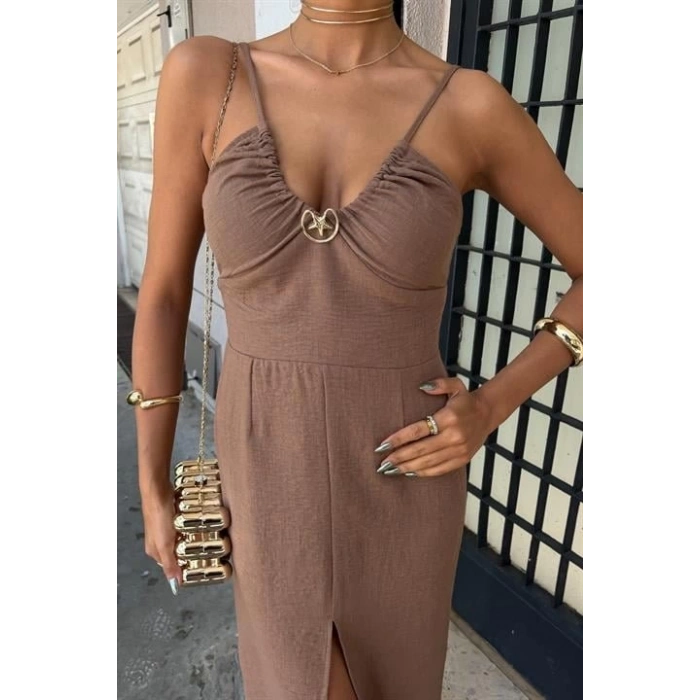 Göğsü Aksesuarlı Önü Yırtmaçlı Elbise 2899