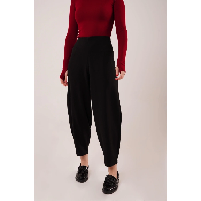 Havuç Kesim Siyah Pantolon