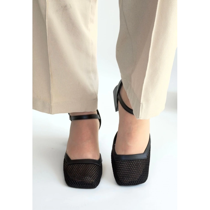 Jiole Siyah Cilt Topuklu Ayakkabı