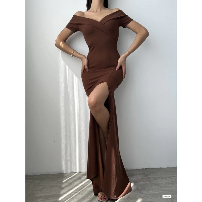 Kadın Dalgıç Kumaş Kayık Yaka Ve Dekolte Detaylı Elbise