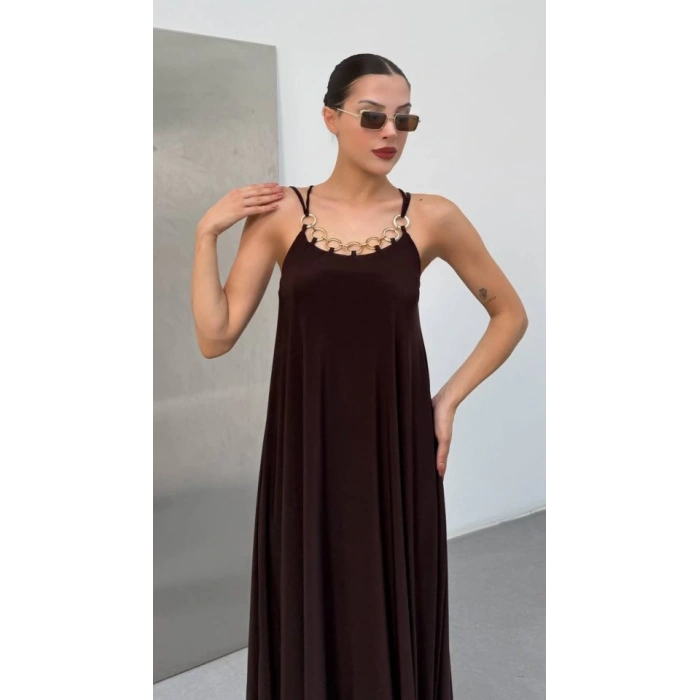 Kadın Omuz Askılı Kuş Gözü Zincir Detay Sandy Kumaş Maxi Boy Elbise