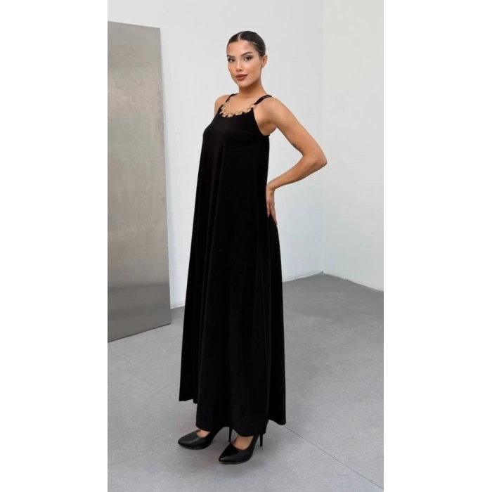 Kadın Omuz Askılı Kuş Gözü Zincir Detay Sandy Kumaş Maxi Boy Elbise