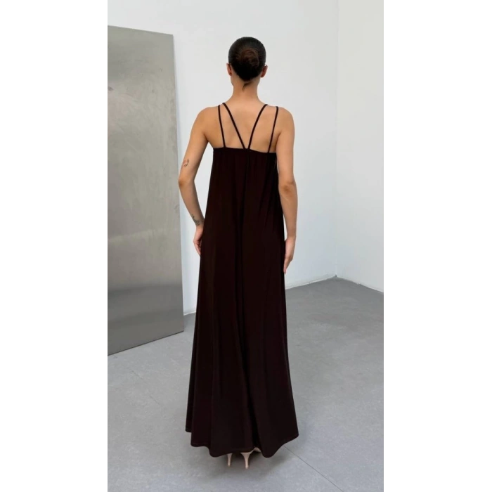 Kadın Omuz Askılı Kuş Gözü Zincir Detay Sandy Kumaş Maxi Boy Elbise