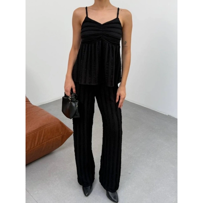 Kadın Siyah Dokulu Askılı Üst Ve Bol Paça Pantolon 2’li Takım