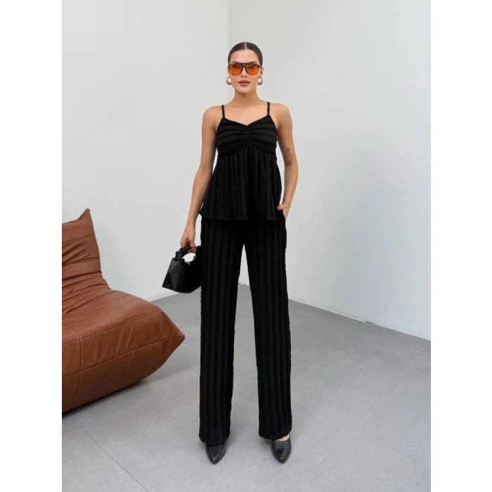 Kadın Siyah Dokulu Askılı Üst Ve Bol Paça Pantolon 2’li Takım