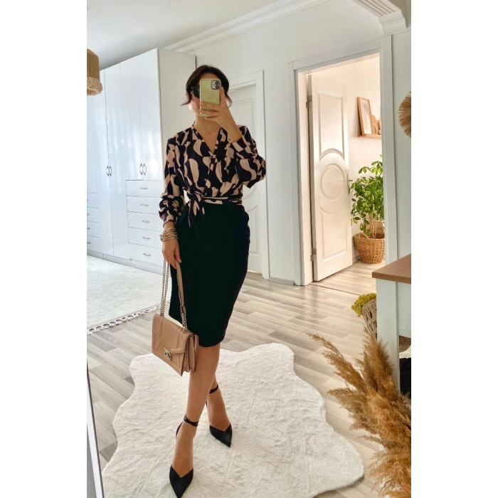 Kadın Uzun Kollu Kruvaze Yaka Dijital Baskılı Fiyonk Detay Atlas Kumaş Elbise