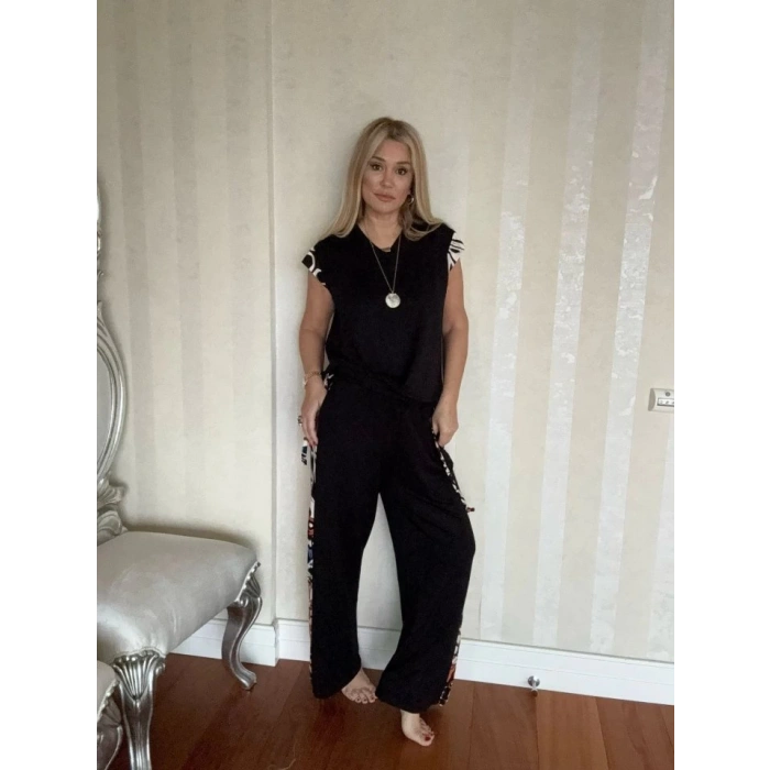 Kadın Yarasa Kol Dijital Baskı Detay Bluz Ve Yanı şerit Detay Kristal Kumaş Pantolon Ikili Takım