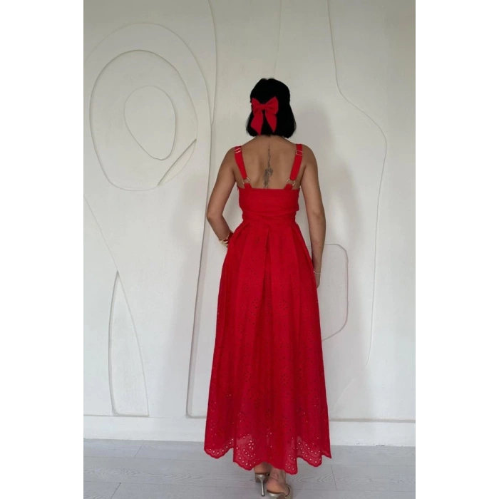 Kırmızı Askılı Aparatlı Brode Elbise