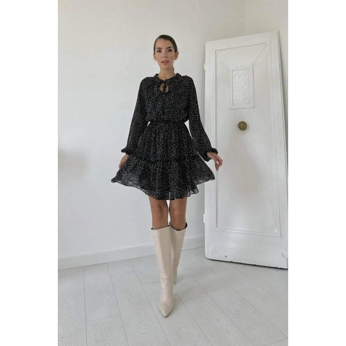 Siyah Eteği Katlı Puantiyeli Elbise