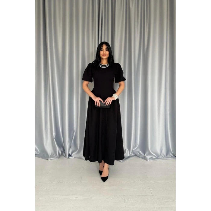 Siyah Etek Yanları Büzgülü Balon Kollu Elbise