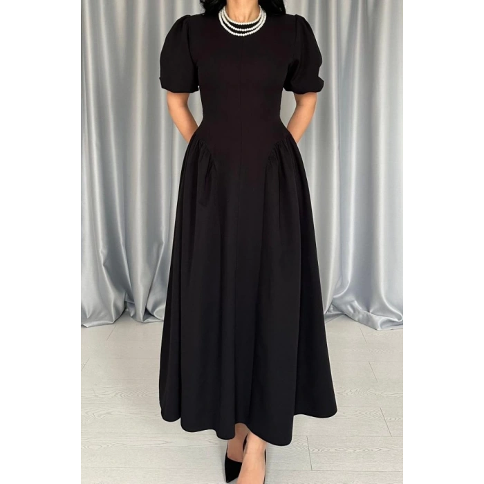 Siyah Etek Yanları Büzgülü Balon Kollu Elbise