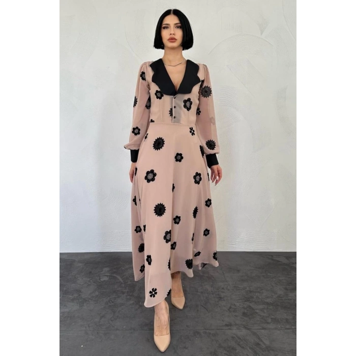 Vizon Yaka Nakışlı Elbise