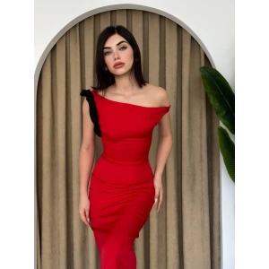 Jovani Omuz Detaylı Elbise