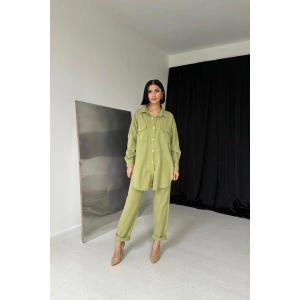 Yeşil Gömlek Ve Çıtçıtlı Pantolon Takım