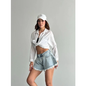 Buz Mavi Taş Detaylı Püsküllü Paça Denim Mini Şort