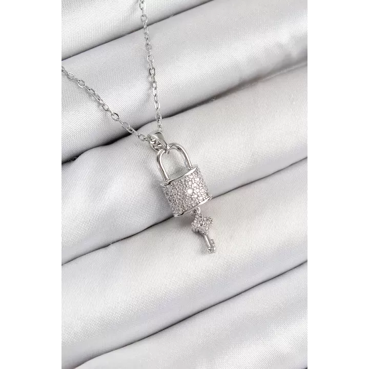 316L Çelik Zirkon Taşlı Kilit Ve Sallantılı Anahtar Model Gümüş Renk Kadın Kolye
