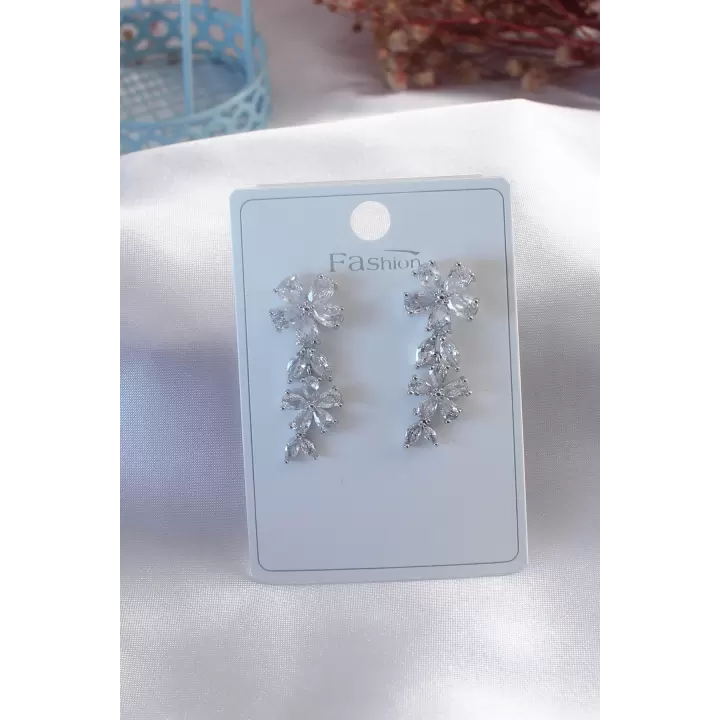 Gümüş Renk Çiçek Model Zirkon Taşlı Kadın Küpe