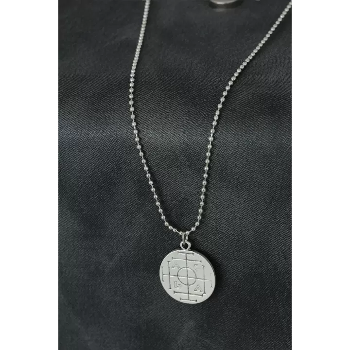 Madalyon Figürlü Metal Erkek Kolye