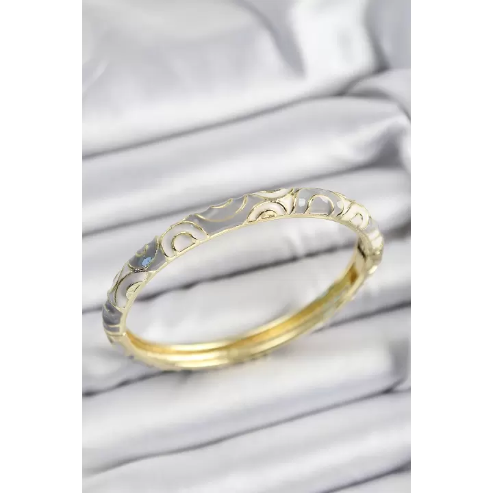 Mineli Pirinç Gri Ve Beyaz Sarmal Motifli Gold Renk Kadın Kelepçe
