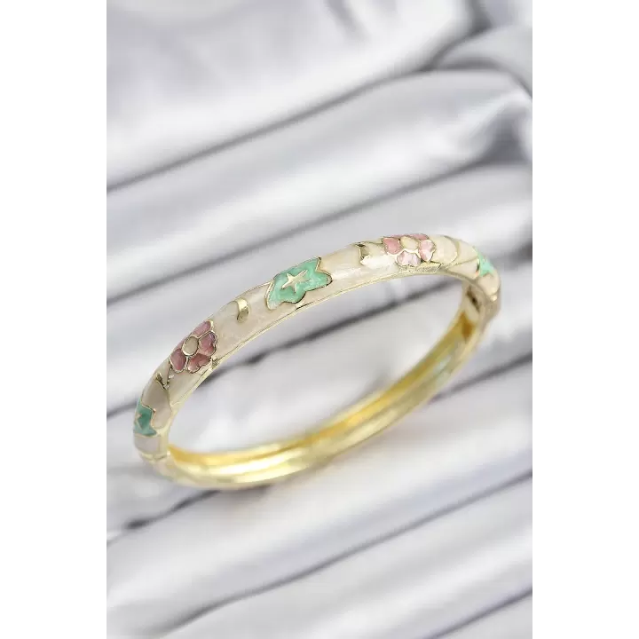 Mineli Pirinç Pembe Yeşil Ve Krem Çiçek Motifli Gold Renk Kadın Kelepçe