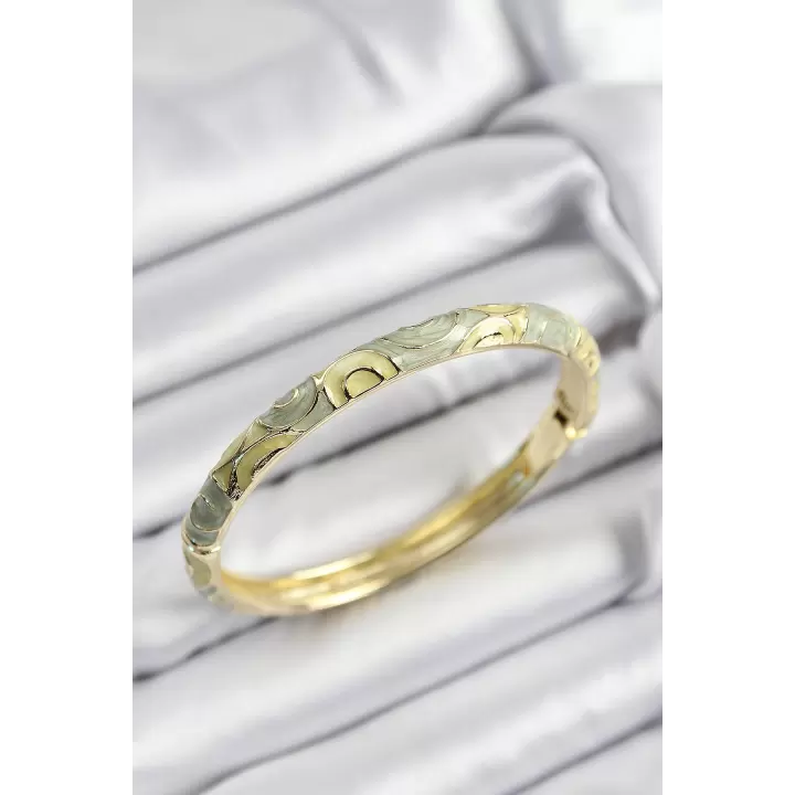 Mineli Pirinç Yeşil Sarmal Motifli Gold Renk Kadın Kelepçe
