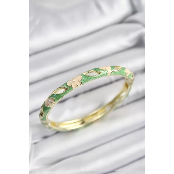Mineli Pirinç Yeşil Ve Krem Çiçek Motifli Gold Renk Kadın Kelepçe