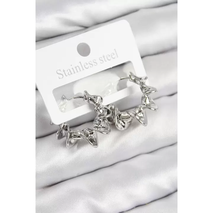 Pirinç Kıvrımlı Halka Model Gümüş Renk Kadın Küpe