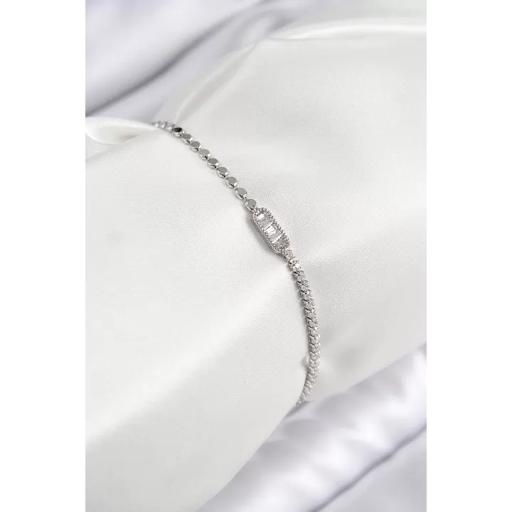 Pirinç Zirkon Taşlı Dikdörtgen Model Ezme Zincir Gümüş Renk Kadın Bileklik